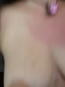 แชท XXX สดของ 77Neferkitty77