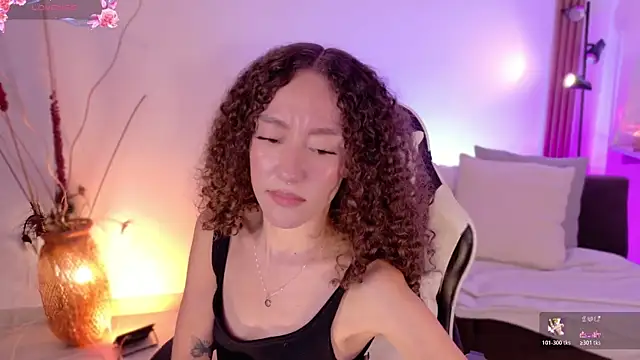 ChloeMoreti Live XXX-chat