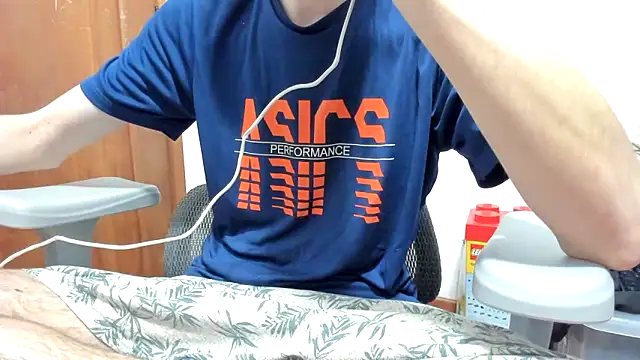 XXX chat uživo modela 4rthurTV