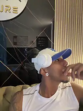 Latinmoster_boss' Live XXX Chat