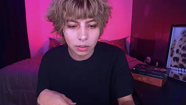 Aronn_44 Adlı Modelin Canlı XXX Sohbeti