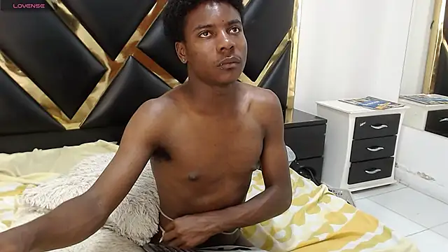 NoahJhonson69 Show in webcam