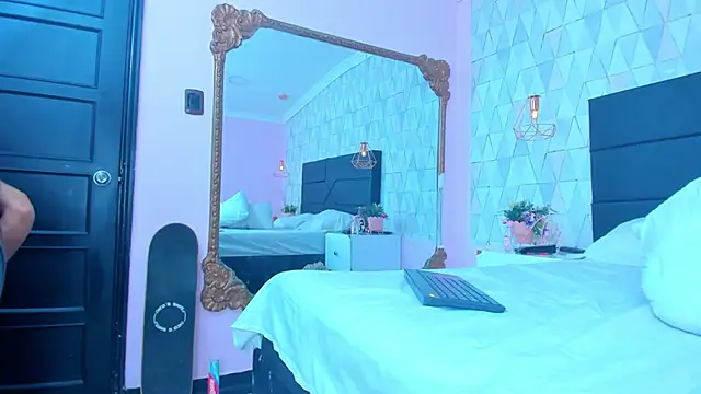 NoaahTylor's Live XXX Chat