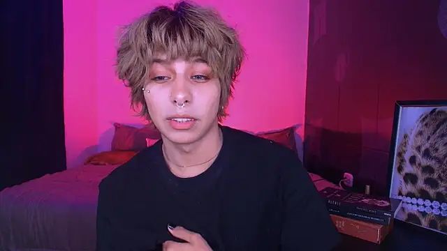 Chatroom XXX en direct de Aronn_44