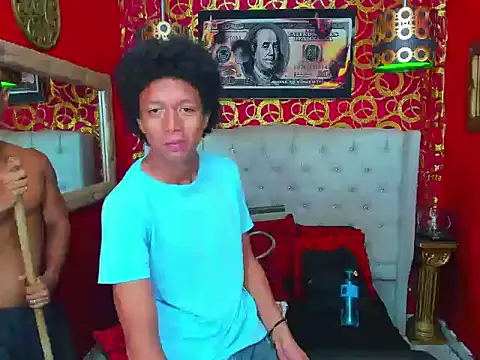 skinny20boy: διαδικτυακό σόου στην κάμερα