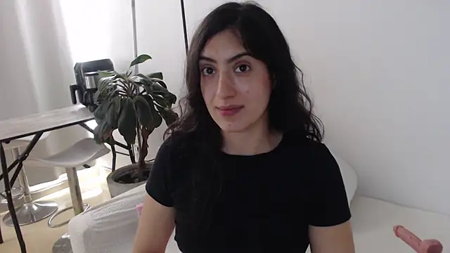 Chat +18 de MIYESSI ao vivo