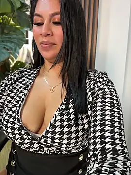 Sofia_Convers live XXX chat