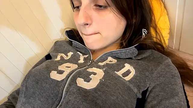 Chat +18 de ActaedCottage ao vivo