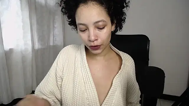 EmilyTreasurez Adlı Modelin Canlı XXX Sohbeti