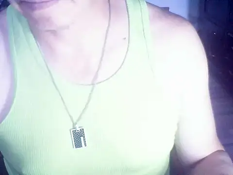Latinjim29のライブXXXチャット