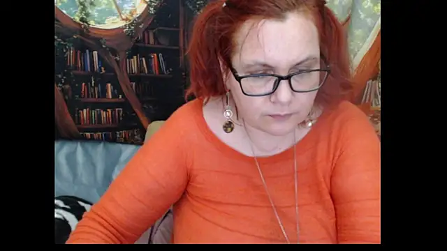 PlayfullMature Chat XXX live