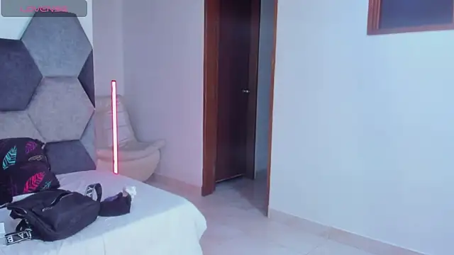 XXX chat uživo modela MikaelaStone