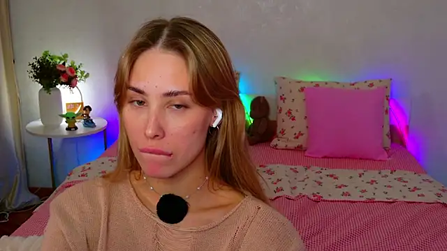 XXX chat uživo modela plugmyHDMI