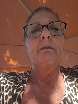 SultrySummer68 Live XXX Chat