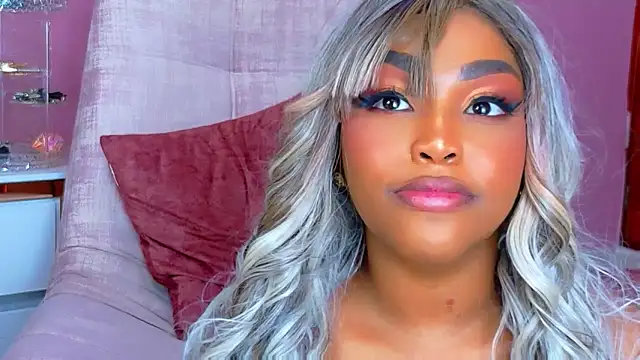 Chat +18 de TiannahGlow ao vivo