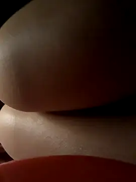 -Tara-a live XXX chat