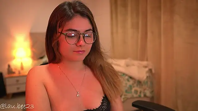 Lau_Bee Chat XXX live