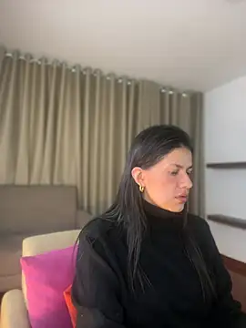 Zandrina: διαδικτυακό σόου στην κάμερα
