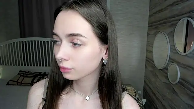 YvonneRobes Adlı Modelin Canlı XXX Sohbeti