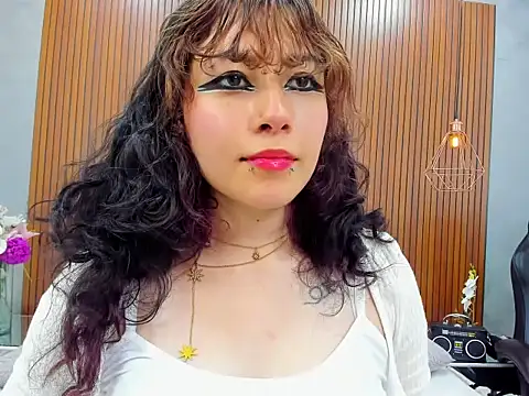 Cybercore_Shy: διαδικτυακό σόου στην κάμερα