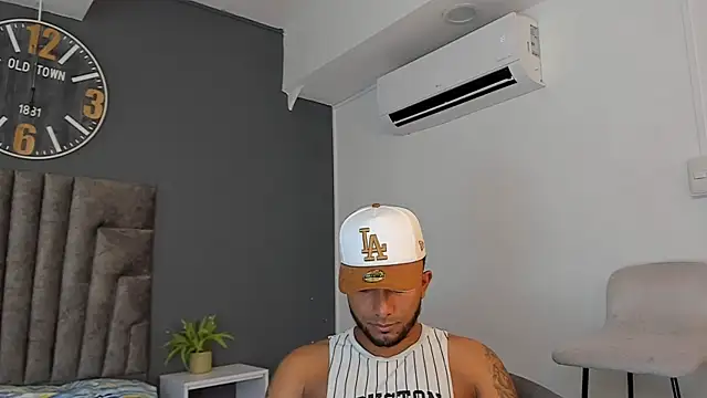 Robin_Rief Show in webcam