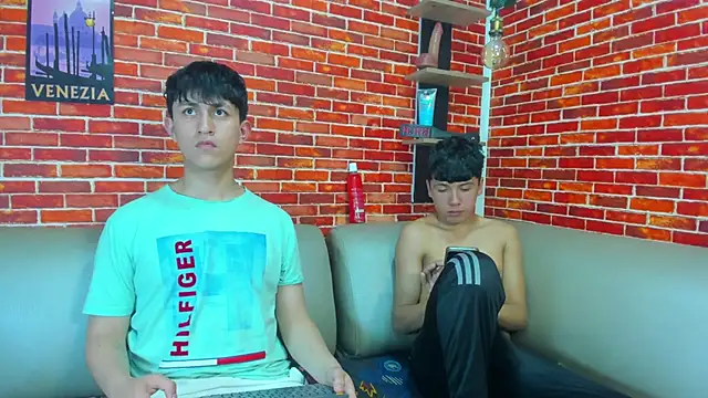 Hoot_boyss_ Webcam-Show
