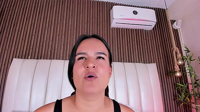 Chatroom XXX en direct de LucieMillerr