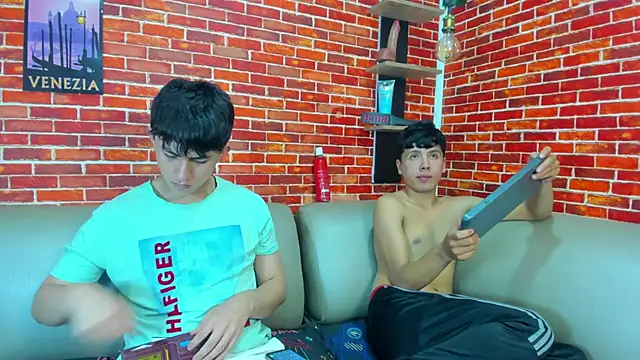 Hoot_boyss_ – webcam-show
