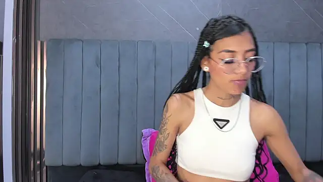 Chatroom XXX en direct de KarlaSlutSkinny__