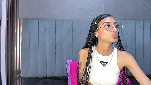 KarlaSlutSkinny__ Live XXX-Chat