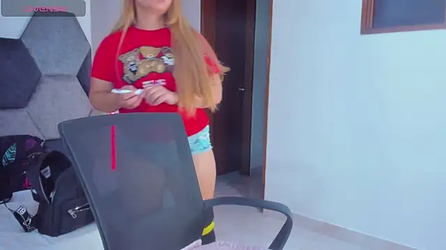 XXX chat uživo modela MikaelaStone