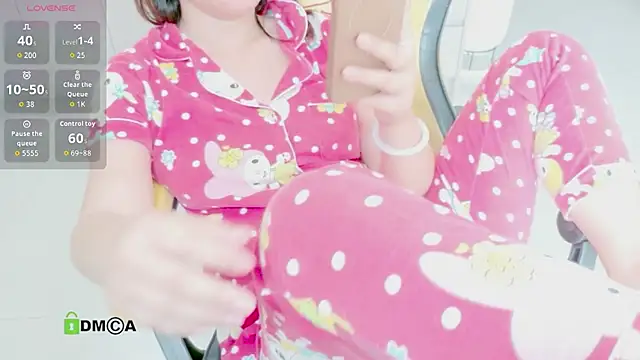 Chatroom XXX en direct de Clumsy_Girl