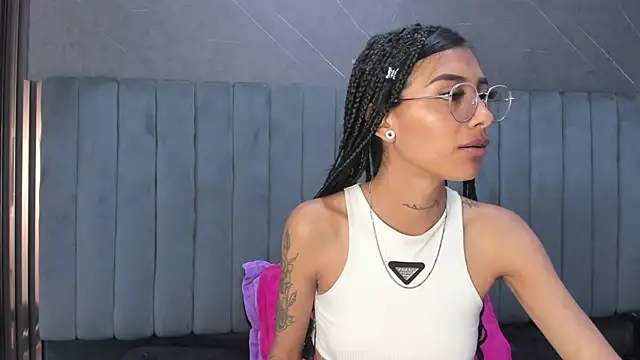 KarlaSlutSkinny__ Adlı Modelin Canlı XXX Sohbeti