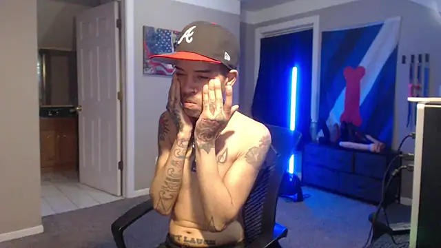 Michigan9000のライブXXXチャット