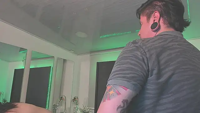 inkedsinners_ Show in webcam