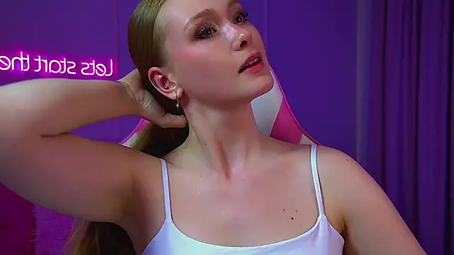 AgataFoxley Adlı Modelin Canlı XXX Sohbeti