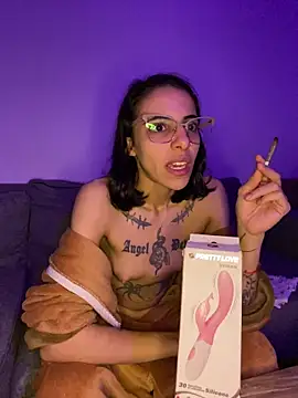 Chat +18 de Poison_Ivy_29 ao vivo