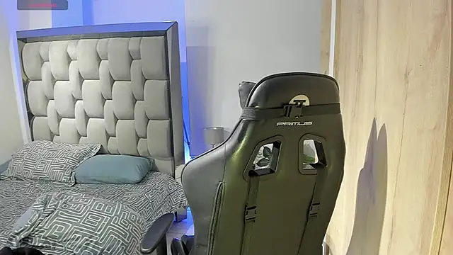 zack_lenox webcam show