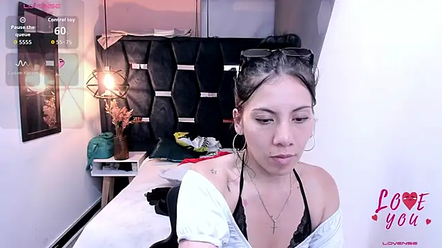 Abril_Fox__ élő XXX-chatje