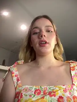 NicoleCut Adlı Modelin Canlı XXX Sohbeti