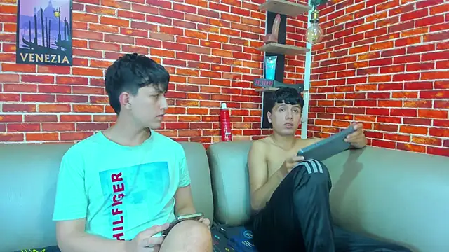 Hoot_boyss_n Webbikameraesitys