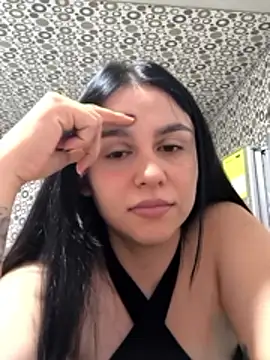 Daniela-rosee Adlı Modelin Canlı XXX Sohbeti