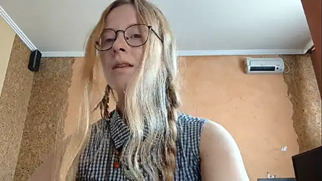 Chat +18 de KateVibe_01 ao vivo