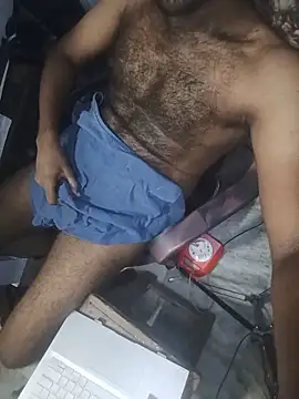 Tinku_1324: διαδικτυακό σόου στην κάμερα