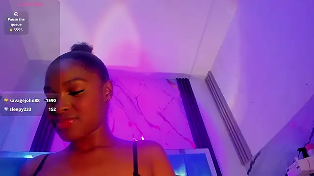 kandy_bronw Adlı Modelin Canlı XXX Sohbeti