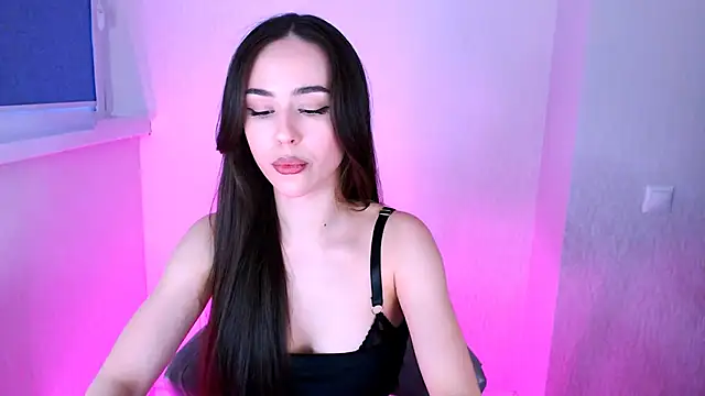 EmiliEliott Adlı Modelin Canlı XXX Sohbeti