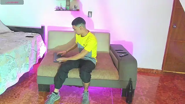 Teo_Rave Pertunjukan Webcam