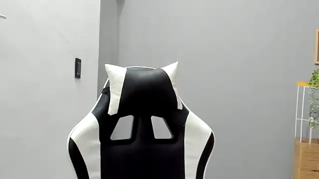 Živý XXX chat __Emma__11__Lecat_