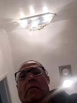 bobby69cock Adlı Modelin Canlı XXX Sohbeti