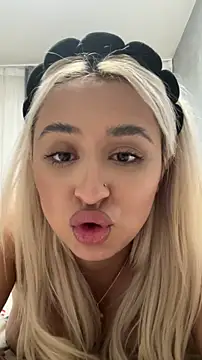 Kylie_One Webcam show